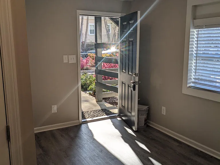909 E Davie St #1 — Photo 4