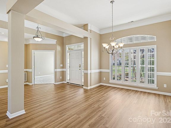 5th image of 139 Lamplighter Ln