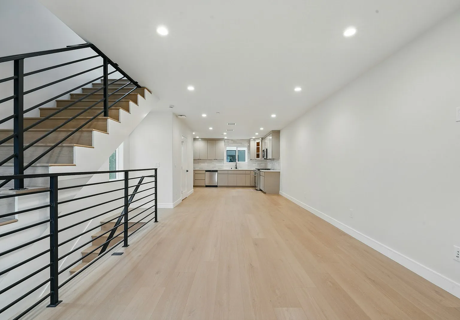8234 Blackburn Avenue, Unit 8234 1/2 — Photo 2