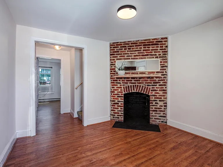 540 Newton Pl NW — Photo 3