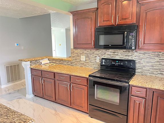 5th image of 13411 Natasha Ln