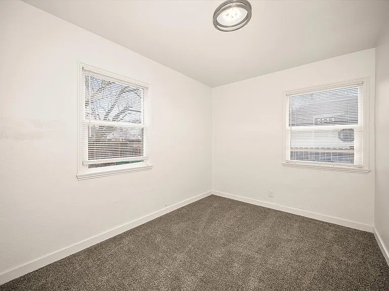10124 N Whittier St — Photo 8