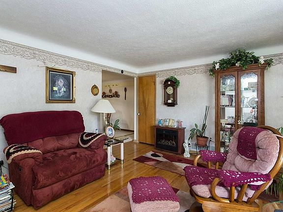 5th image of 617 Hudak Dr