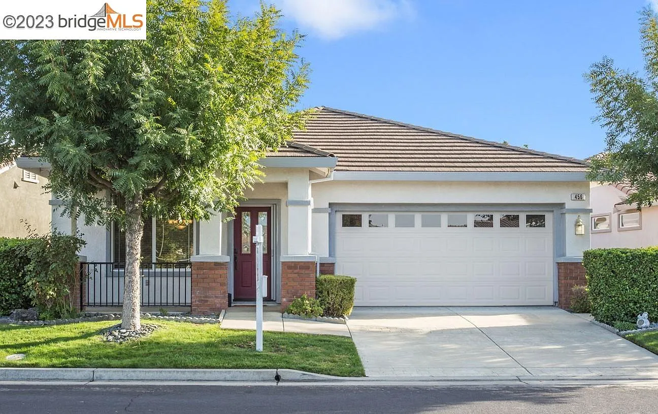 456 Stephens Dr photo 1