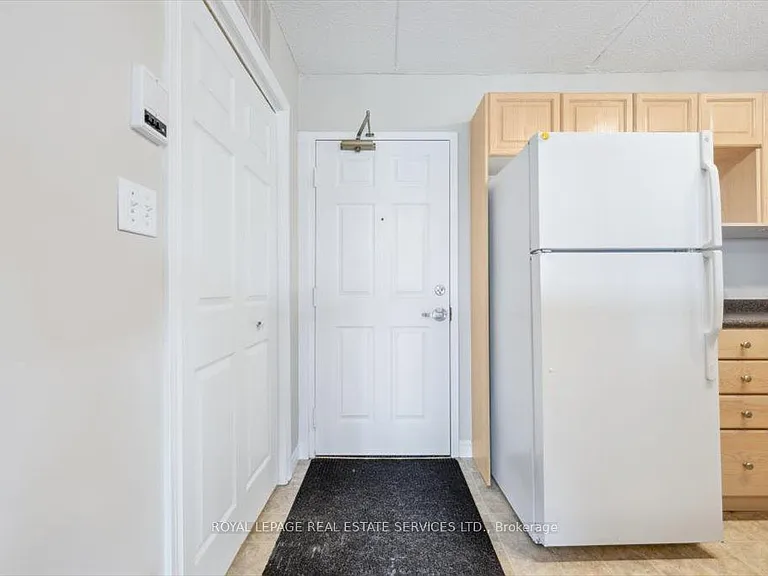 1490 Bishops Gate #303 — Photo 4