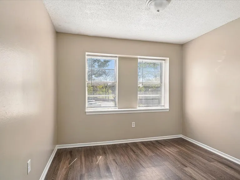 TOWNHOMES w/ W/D INCLUDED! Gated 2 Bed / 1.5 Bath Townhomes near Shelby Dr! — Photo 26