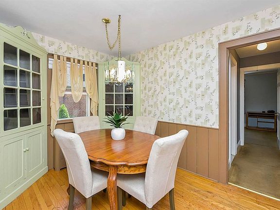5th image of 42 Whittier St