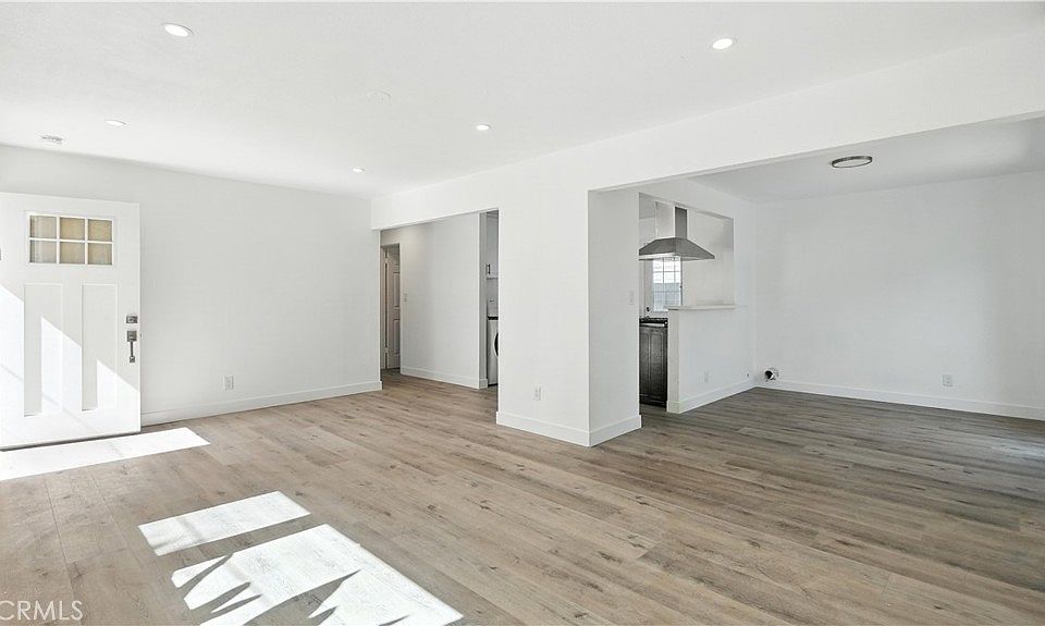 1st image of 3659 W 110th St