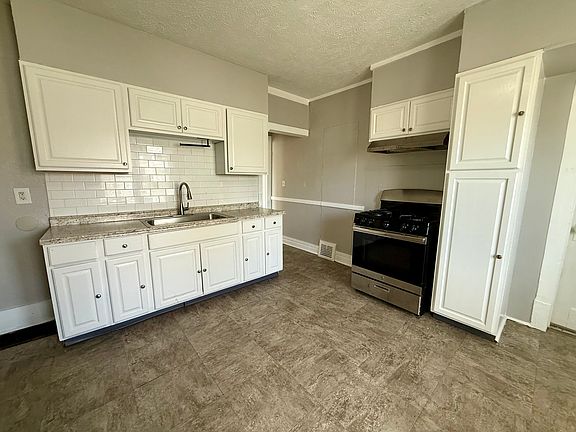 4th image of 2602 Vega Ave