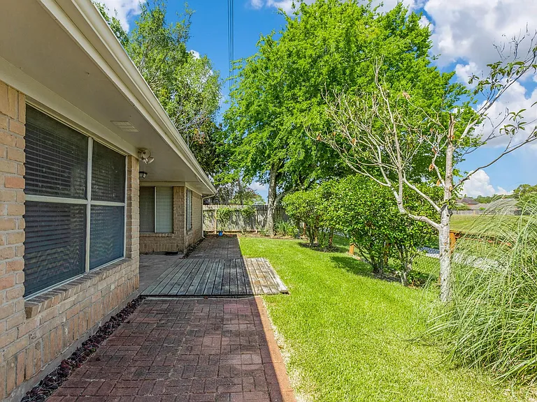 2015 Braesmeadow Ln — Photo 25