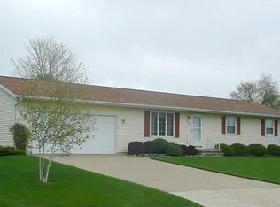 505 Fox Knoll Dr, Lena, IL 61048