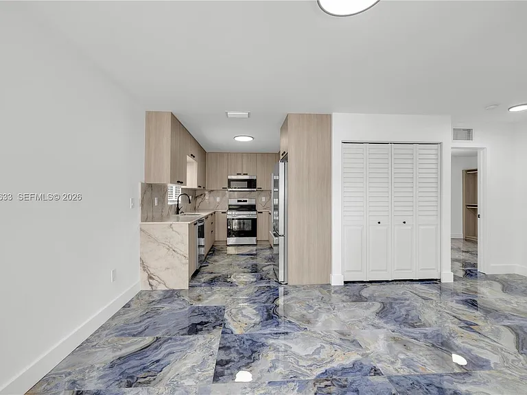 10350 SW 48th St #2 — Photo 2