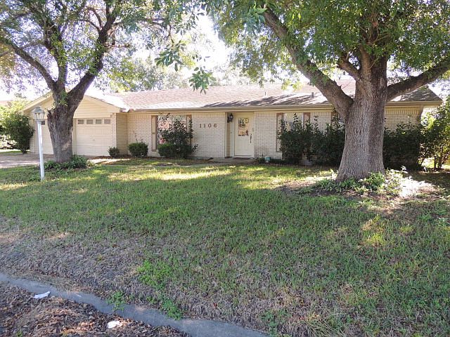 1st image of 1106 Brookhollow Dr