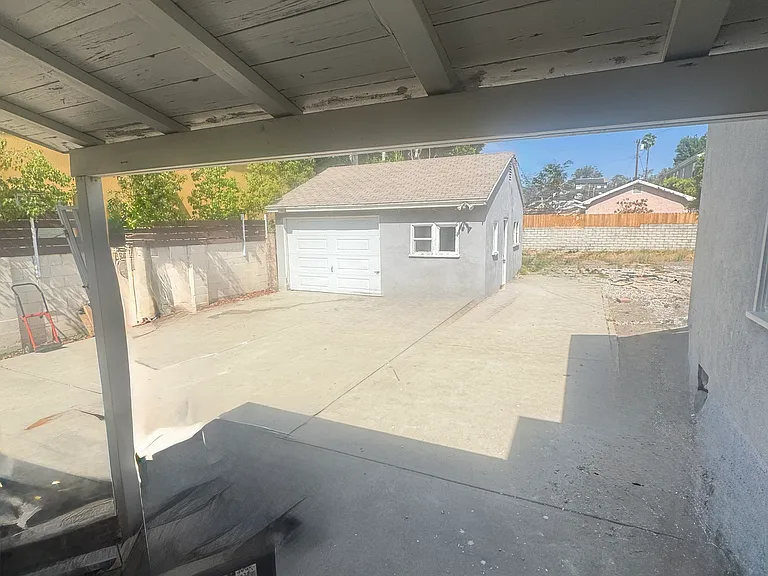 5438 Sylvia Ave — Photo 8