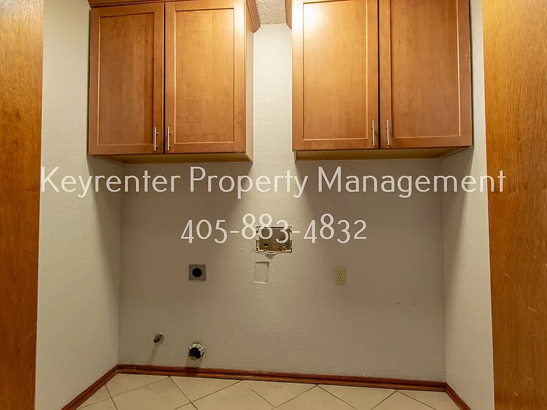 8308 NW 10th Ter — Photo 13