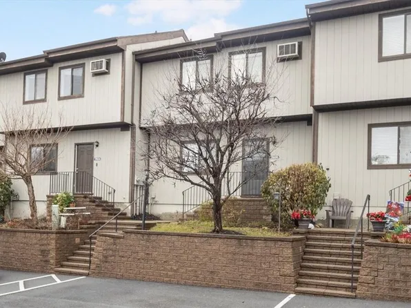 7605 Chelsea Cove N, Hopewell Junction, NY 12533
