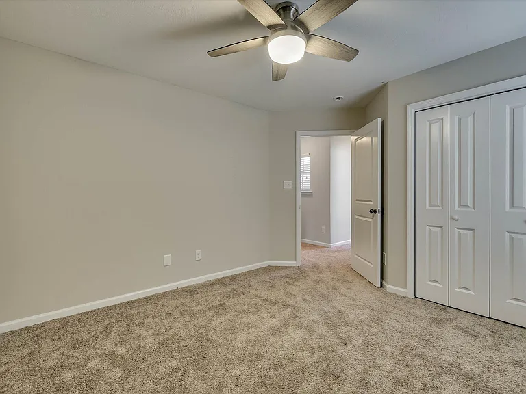 124 Radcliff Dr — Photo 40