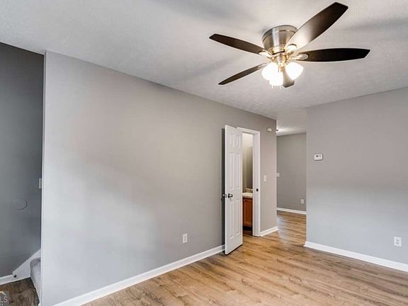 4th image of 209 E Wilson St