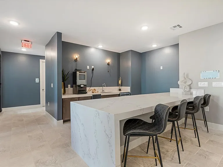 89-10 Crawford St-77