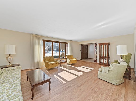 3rd image of 8105 Woodcreek Ct