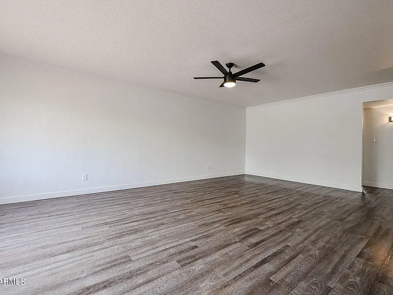 1803 W Maryland Ave — Photo 4