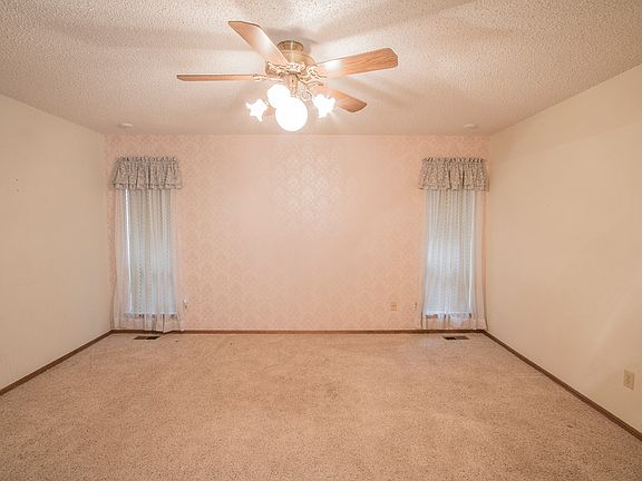 5th image of 324 E Platt Dr