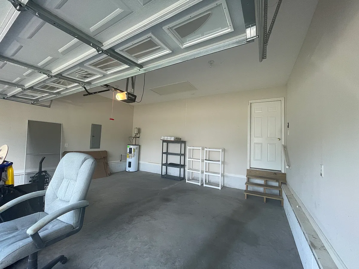 Building Photo - 3278 Cave Springs Ave