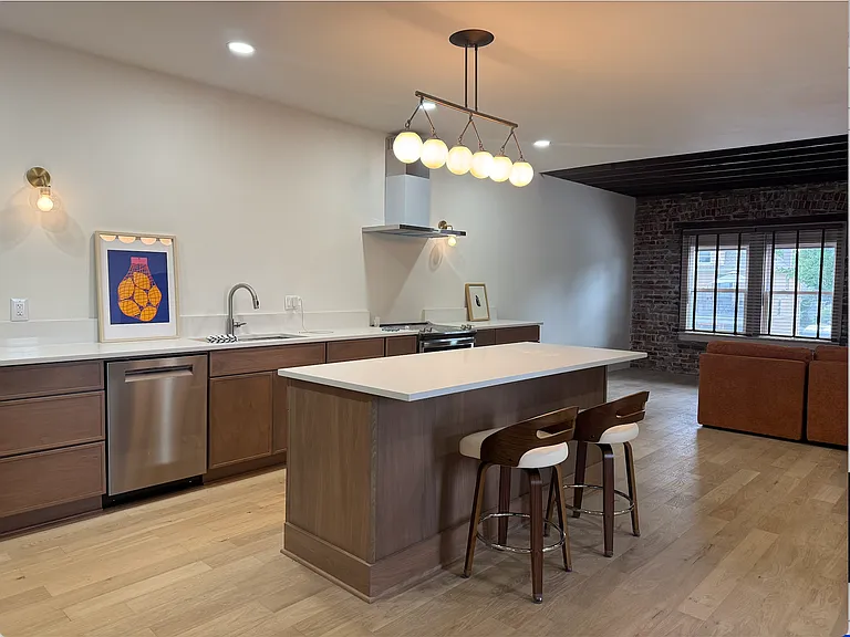 1102 E 37th St #201 — Photo 2