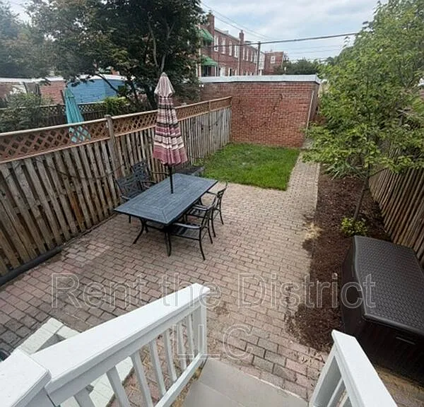 1910 D St NE — Photo 18