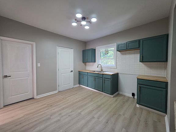 3rd image of 628 W Water St