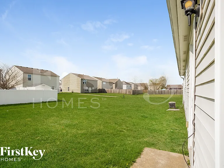 1331 Ellington Dr — Photo 15