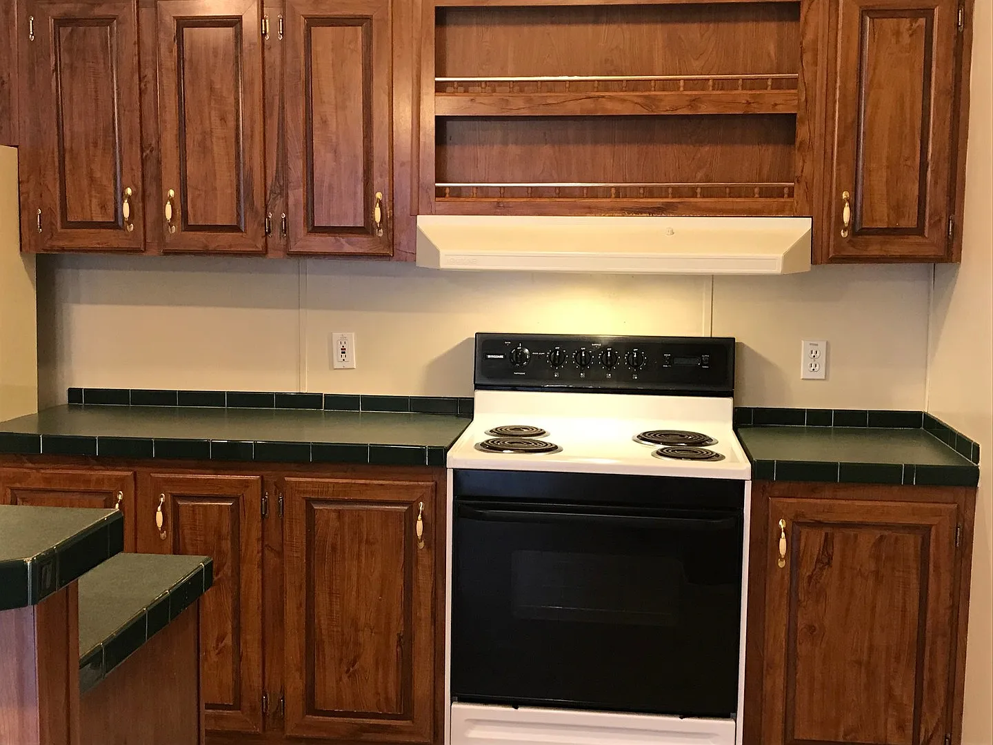 3 Bedroom 2 Bath Home For Rent Near Post! — Photo 4
