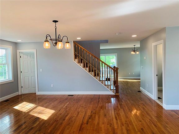 4th image of 115 Fruit Hill Ave