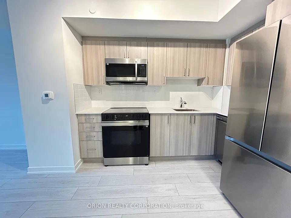 556 Marlee Ave #403