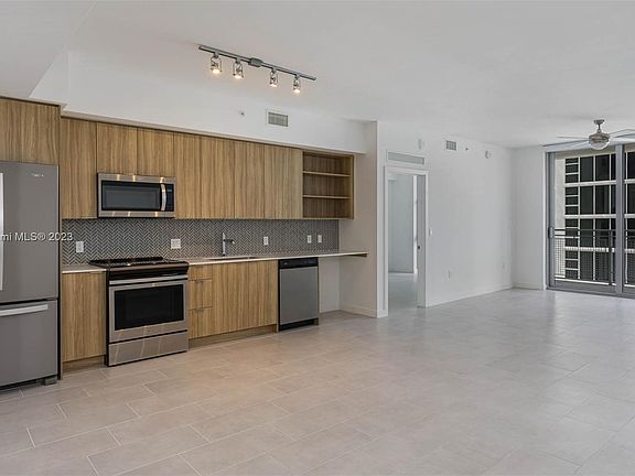2nd image of 2149 N Bayshore Dr #1-0302