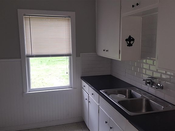 2nd image of 204 Camellia Ave