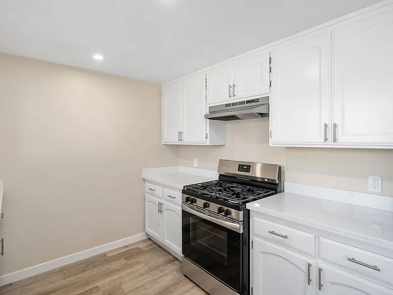 5220 Traffic Way — Photo 6
