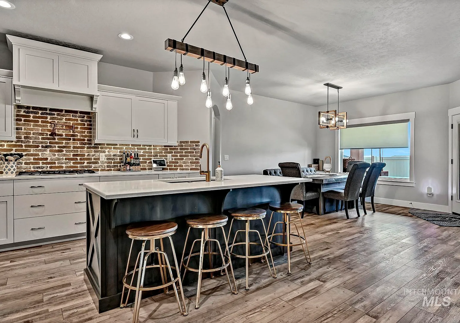 3 bed, 2392 sqft, $3,050 — Photo 4