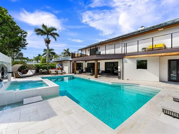 2211 Kingfish Rd, Naples, FL 34102