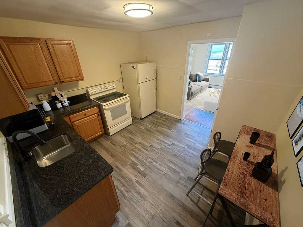 Building Photo - 320 N 13th St #5