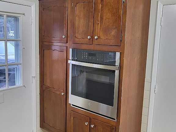 3rd image of 546 Sheffield Ct #A