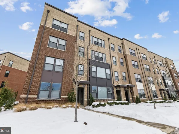 9 Silverway Dr Unit 5, Herndon, VA 20170