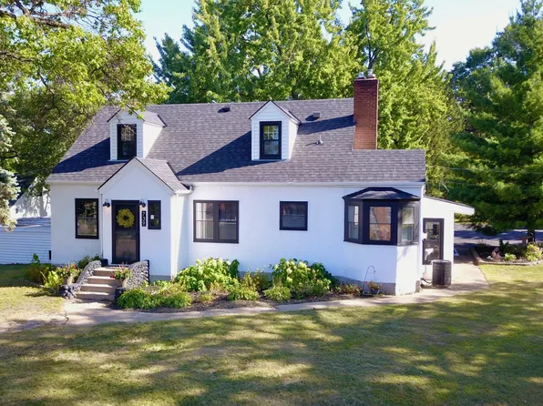 739 10th St NW, New Brighton, MN 55112