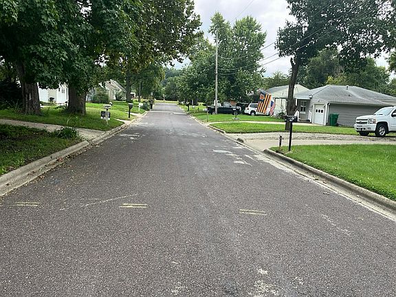 4th image of 121 Allison St