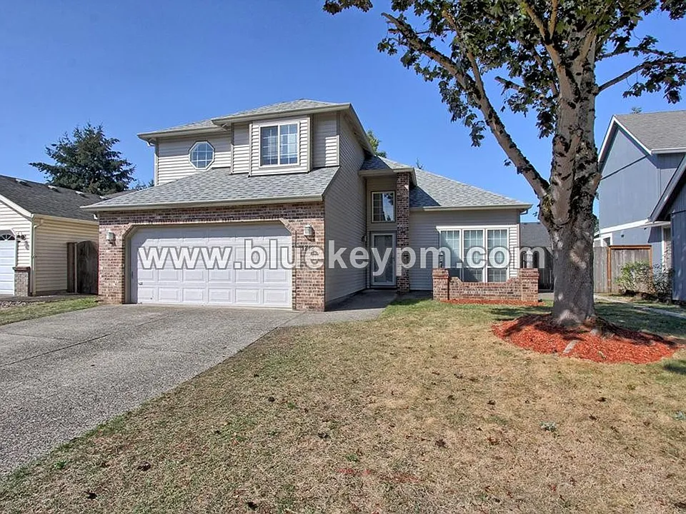 1712 SE Solomon Loop