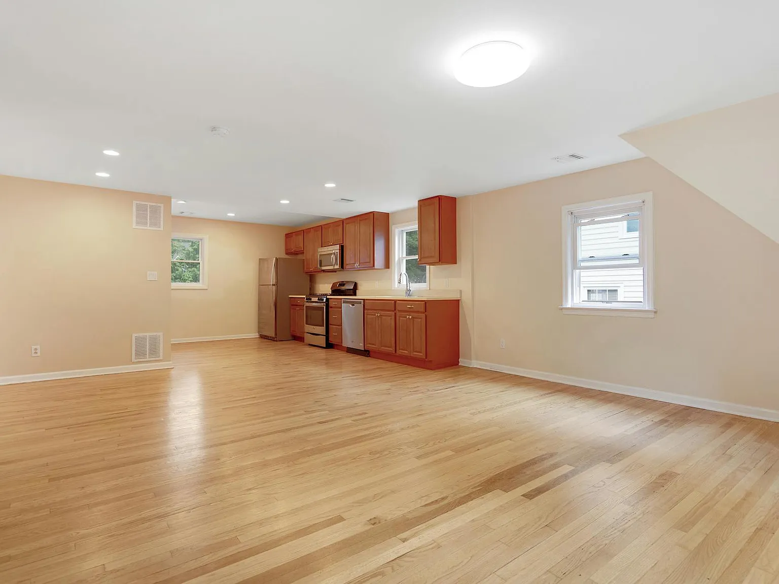 3 bed, $3,850 — Photo 2