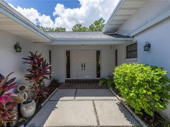 8530 Macoma Dr NE, Saint Petersburg, FL 33702