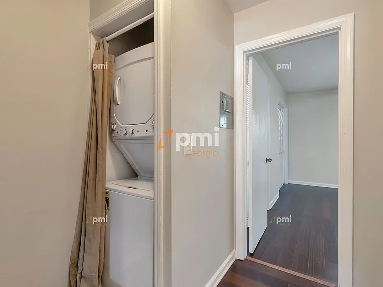 3083 Colonial Way #C — Photo 9
