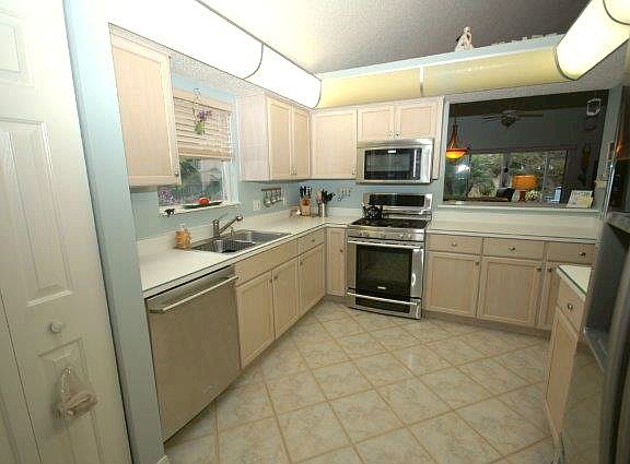 5th image of 252 Sea Woods Dr N
