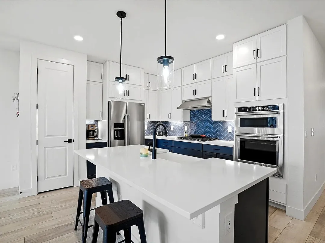 1 bed, 3600 sqft, $2,000 — Photo 4
